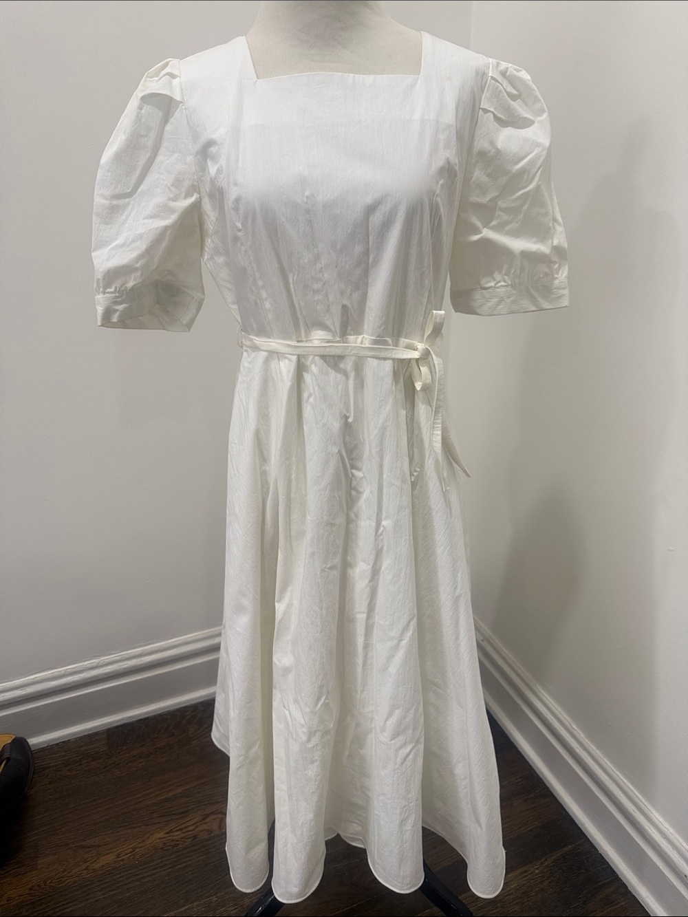 Sisley Korea White Square-Neck Puff Sleeve Midi Dress